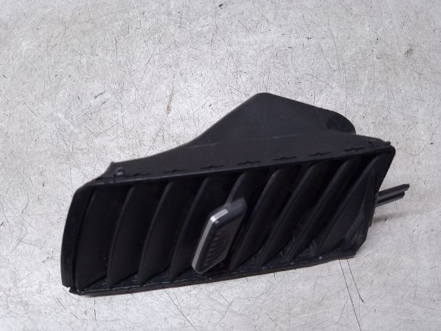 bontott OPEL ZAFIRA B Középső Bal Szellőző