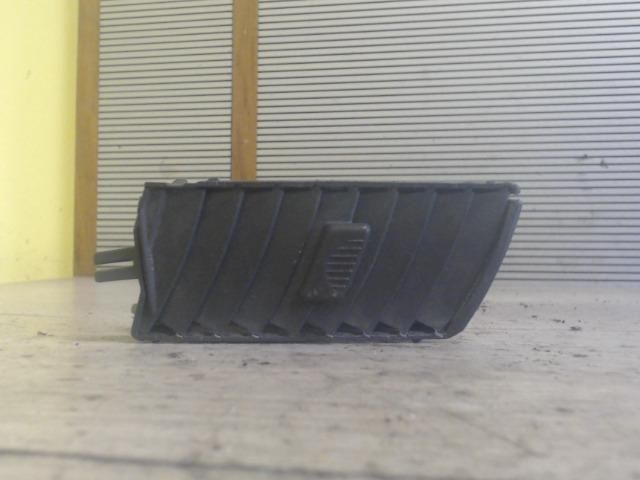 bontott OPEL ZAFIRA B Középső Bal Szellőző