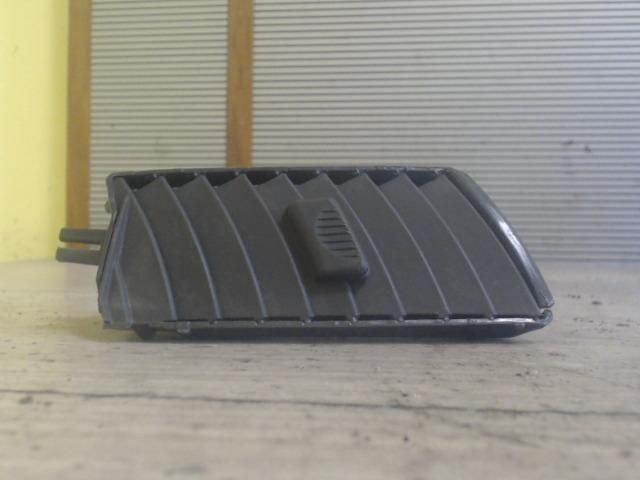 bontott OPEL ZAFIRA B Középső Jobb Szellőző