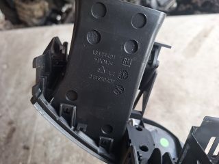 bontott OPEL ZAFIRA B Középső Szellőző