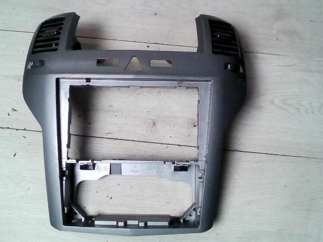 bontott OPEL ZAFIRA B Rádió / CD Keret
