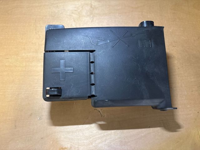 bontott OPEL ZAFIRA C Biztosítéktábla Motortér