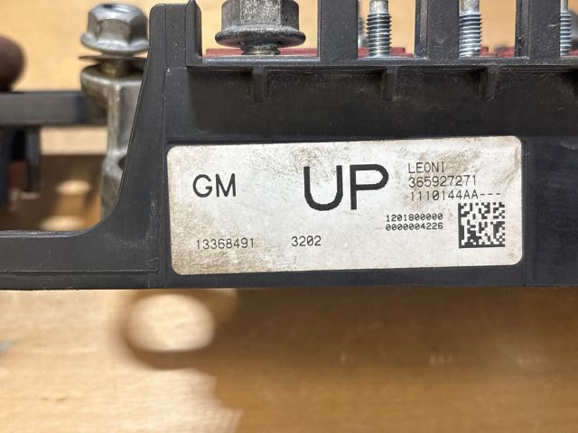 bontott OPEL ZAFIRA C Biztosítéktábla Motortér