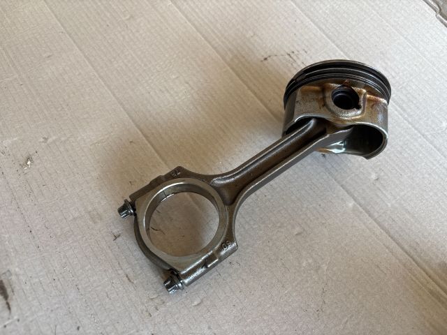 bontott OPEL ZAFIRA C Dugattyú és Hajtókar