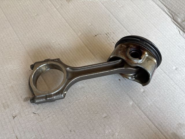 bontott OPEL ZAFIRA C Dugattyú és Hajtókar