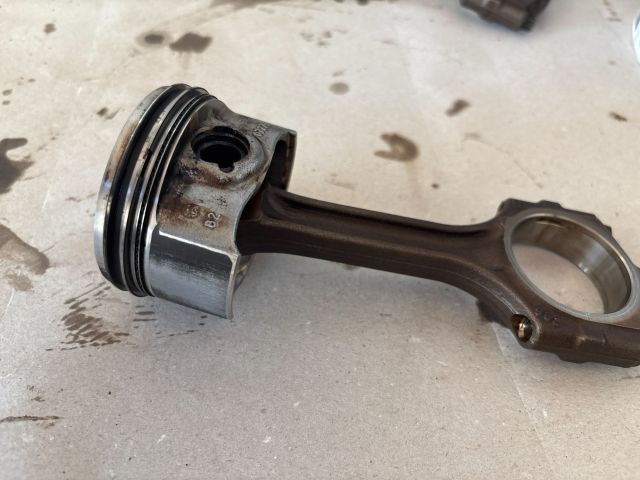 bontott OPEL ZAFIRA C Dugattyú és Hajtókar