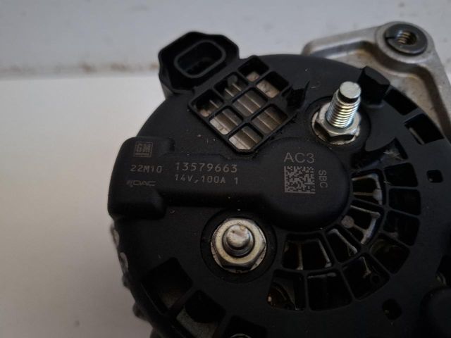 bontott OPEL ZAFIRA C Generátor