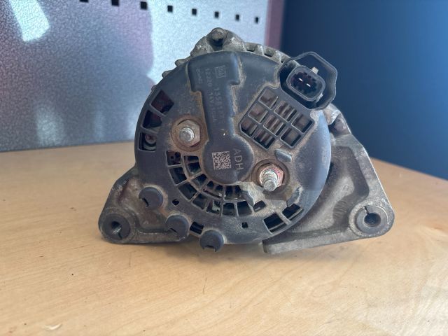 bontott OPEL ZAFIRA C Generátor