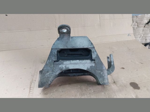 bontott OPEL ZAFIRA C Motor Tartó Bak Jobb