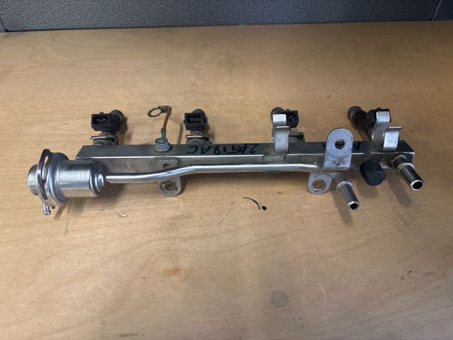 bontott OPEL ZAFIRA C Porlasztó Sor / Híd