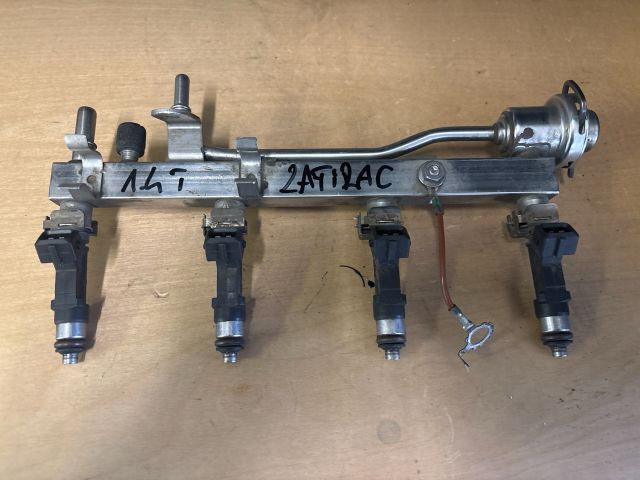 bontott OPEL ZAFIRA C Porlasztó Sor / Híd