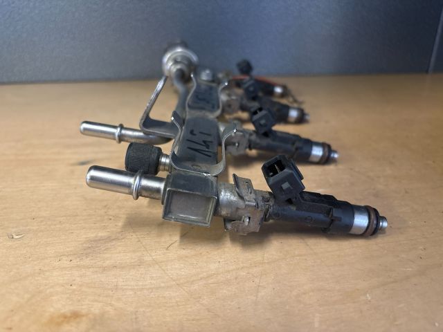 bontott OPEL ZAFIRA C Porlasztó Sor / Híd