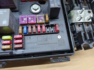 bontott OPEL ZAFIRA C Biztosítéktábla Motortér