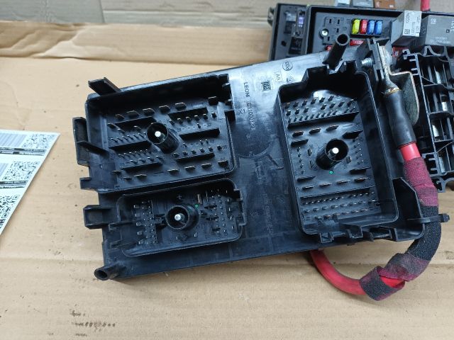 bontott OPEL ZAFIRA C Biztosítéktábla Motortér