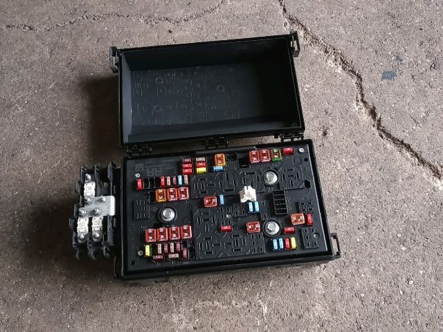 bontott OPEL ZAFIRA C Biztosítéktábla Motortér