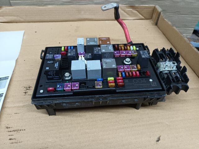 bontott OPEL ZAFIRA C Biztosítéktábla Motortér