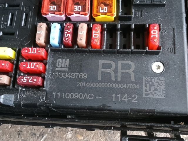 bontott OPEL ZAFIRA C Biztosítéktábla Motortér