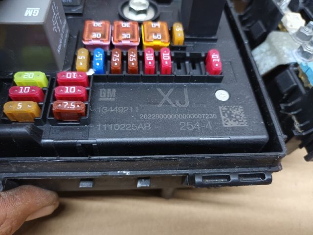 bontott OPEL ZAFIRA C Biztosítéktábla Motortér