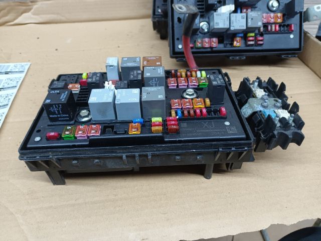 bontott OPEL ZAFIRA C Biztosítéktábla Motortér