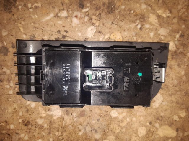 bontott OPEL ZAFIRA C Bal első Ablakemelő Kapcsoló