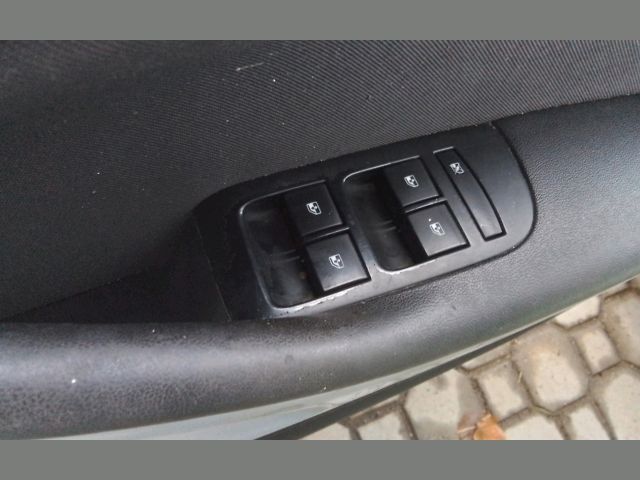 bontott OPEL ZAFIRA C Bal első Ablakemelő Kapcsoló