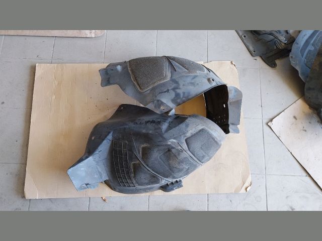 bontott OPEL ZAFIRA C Bal első Első Dobbetét (Kerékjárati, Műanyag)