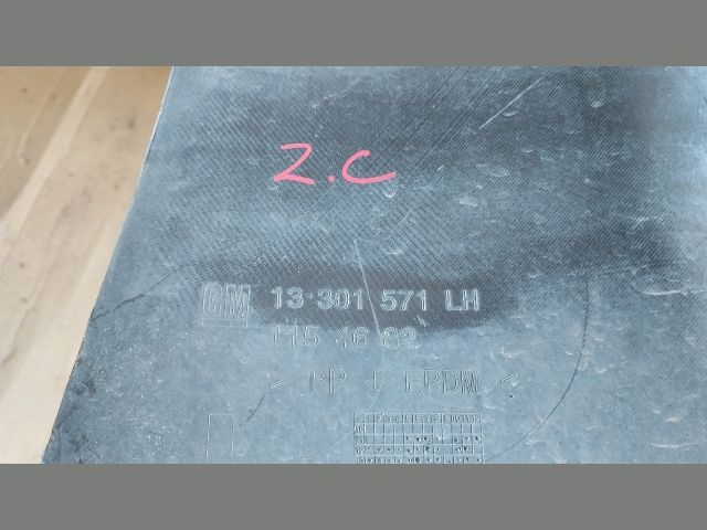 bontott OPEL ZAFIRA C Bal első Első Dobbetét (Kerékjárati, Műanyag)