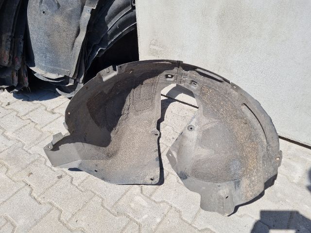 bontott OPEL ZAFIRA C Bal első Első Dobbetét (Kerékjárati, Műanyag)