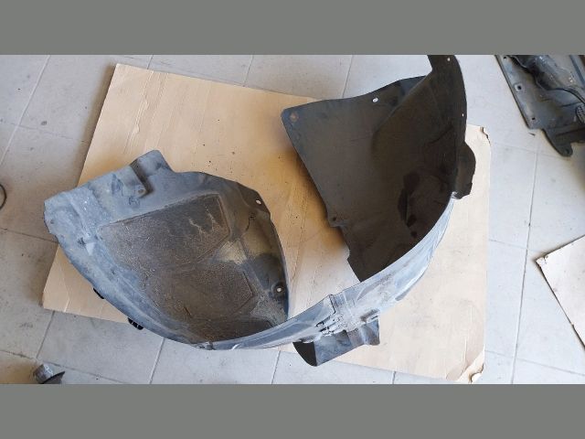 bontott OPEL ZAFIRA C Bal első Első Dobbetét (Kerékjárati, Műanyag)