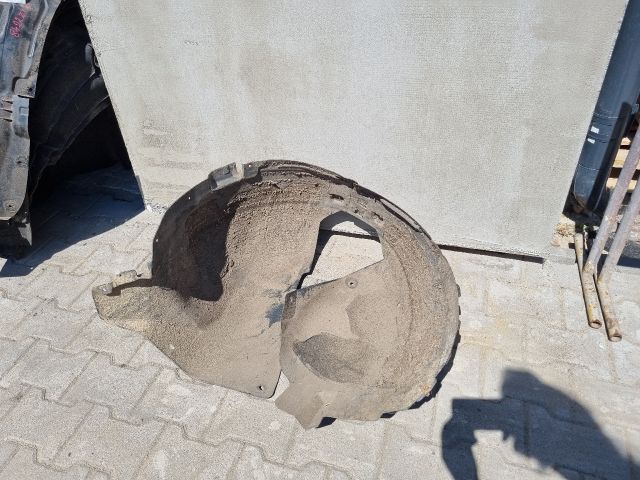 bontott OPEL ZAFIRA C Bal első Első Dobbetét (Kerékjárati, Műanyag)