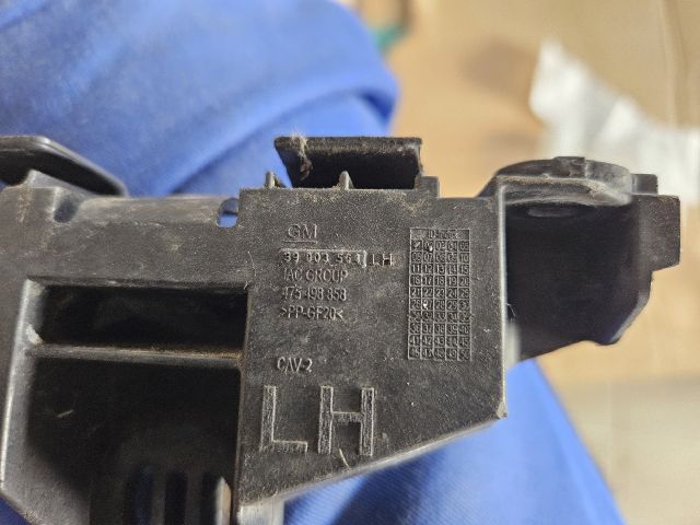 bontott OPEL ZAFIRA C Bal első Lökhárító Tartó (Műanyag)