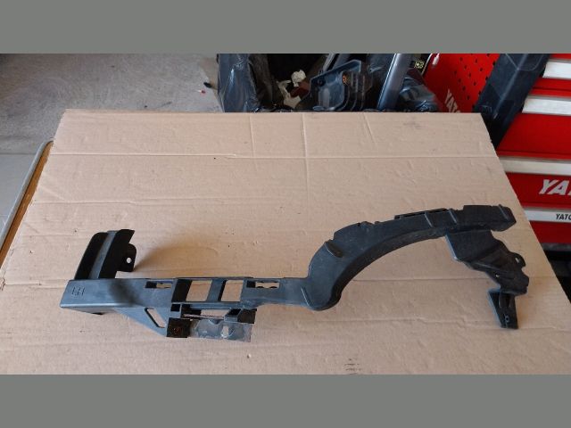 bontott OPEL ZAFIRA C Bal első Oldal Lökhárító Tartó (Műanyag)