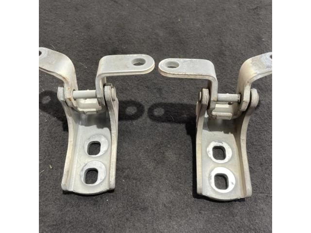 bontott OPEL ZAFIRA C Bal első Zsanér