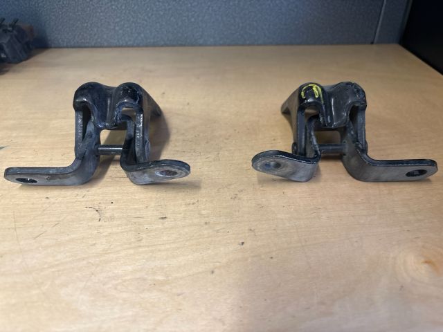 bontott OPEL ZAFIRA C Bal első Zsanér