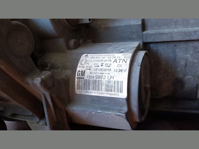 bontott OPEL ZAFIRA C Bal Fényszóró