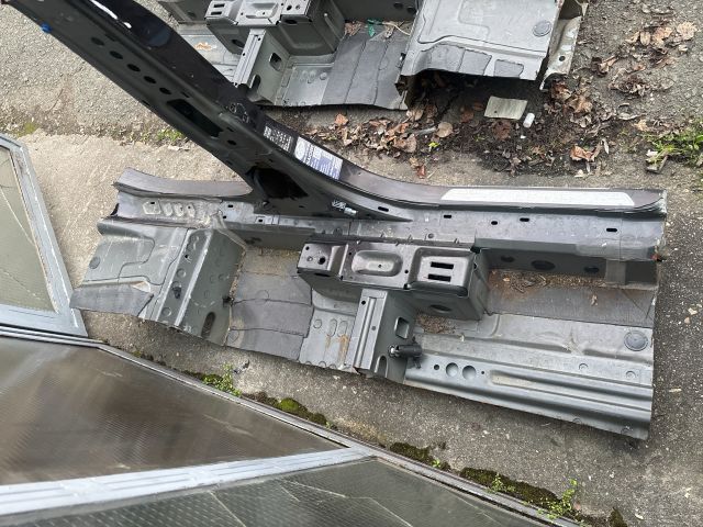 bontott OPEL ZAFIRA C Bal Küszöb