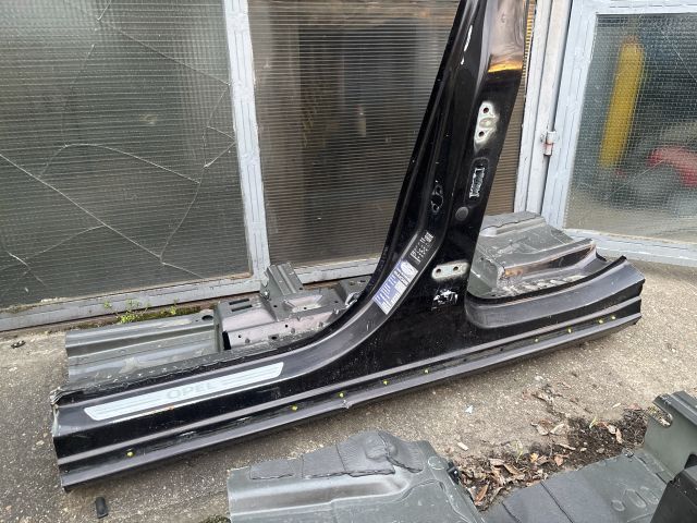 bontott OPEL ZAFIRA C Bal Küszöb