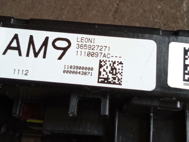 bontott OPEL ZAFIRA C Biztosítéktábla Csomagtér