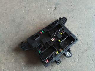 bontott OPEL ZAFIRA C Biztosítéktábla Csomagtér