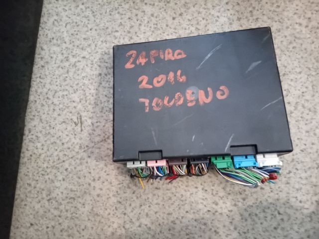 bontott OPEL ZAFIRA C Biztosítéktábla Utastér