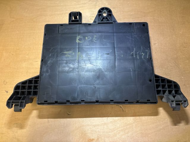 bontott OPEL ZAFIRA C Biztosítéktábla Utastér