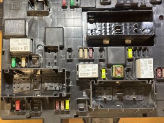 bontott OPEL ZAFIRA C Biztosítéktábla Utastér