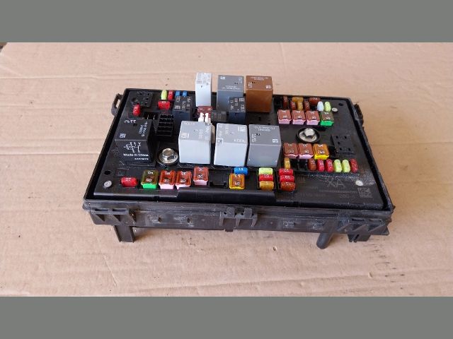 bontott OPEL ZAFIRA C Biztosítéktábla Utastér