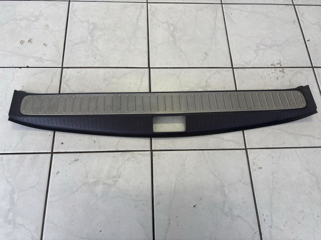 bontott OPEL ZAFIRA C Csomagtérajtó Műanyag Betét