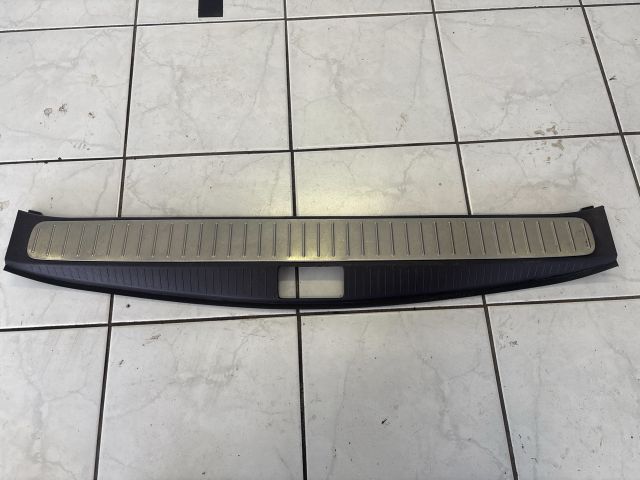 bontott OPEL ZAFIRA C Csomagtérajtó Műanyag Betét