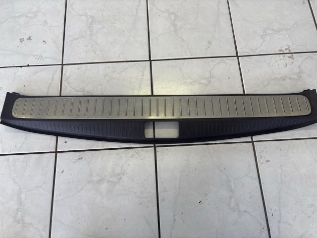 bontott OPEL ZAFIRA C Csomagtérajtó Műanyag Betét