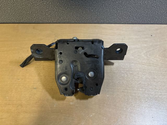 bontott OPEL ZAFIRA C Csomagtérajtó Zárszerkezet