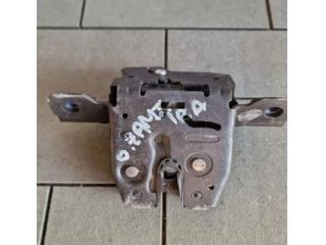 bontott OPEL ZAFIRA C Csomagtérajtó Zárszerkezet