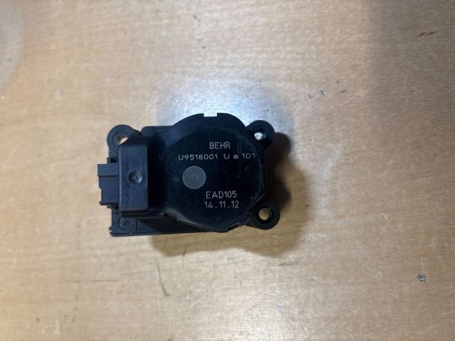 bontott OPEL ZAFIRA C Fűtés Állító Motor