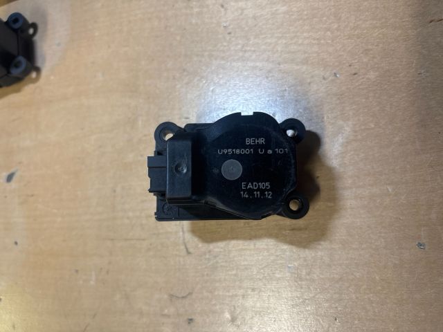 bontott OPEL ZAFIRA C Fűtés Állító Motor